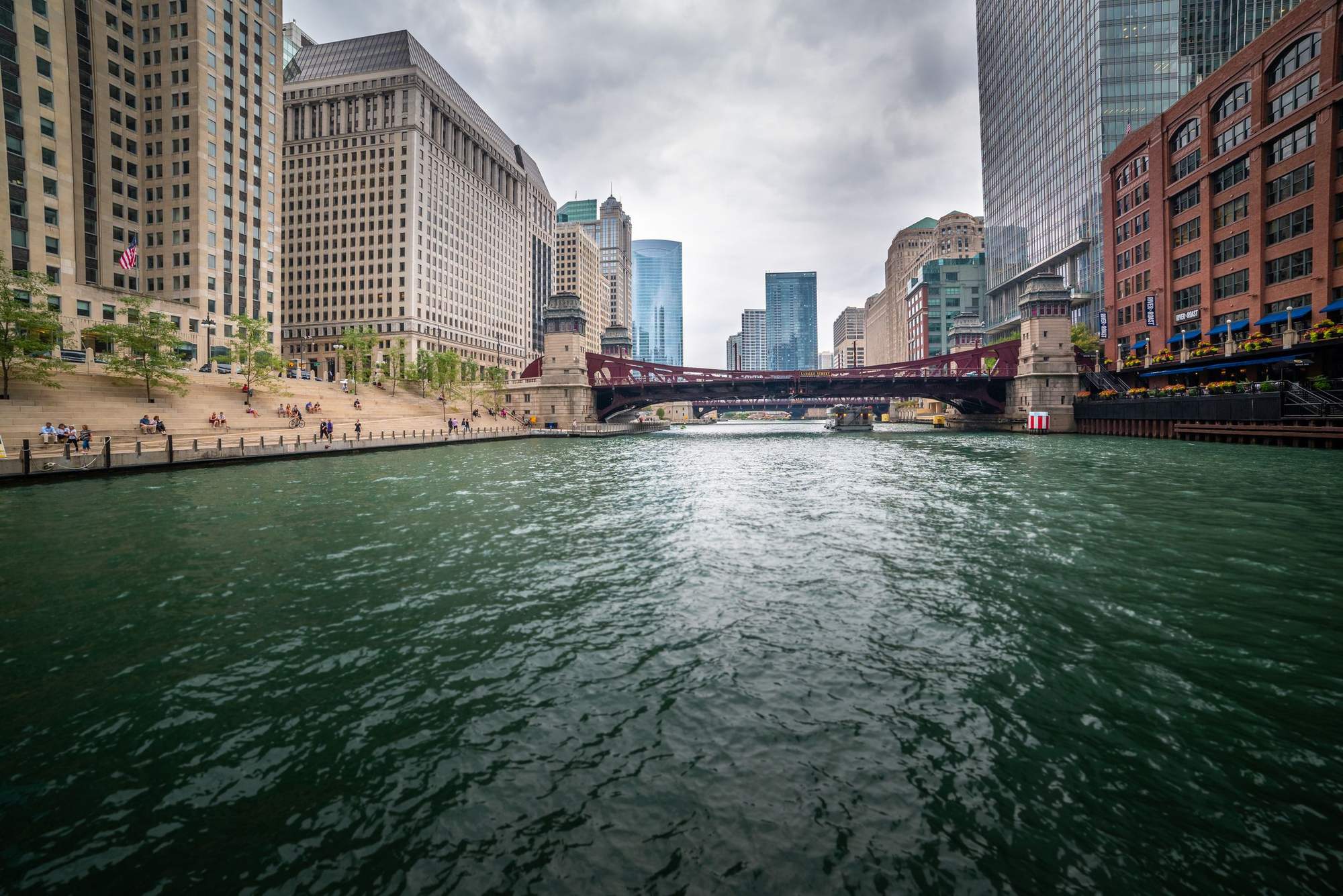 The Chicago River and Riverwalk looking toward the LaSalle Street bridge